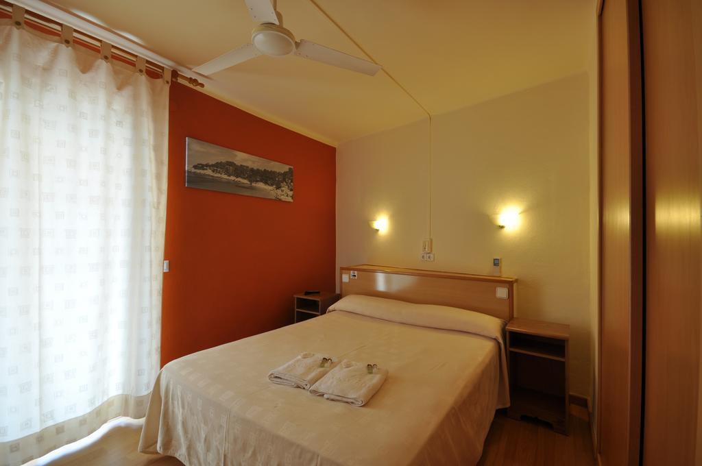 Hostal Residencia Europa Punico อิบิซาทาวน์ ภายนอก รูปภาพ