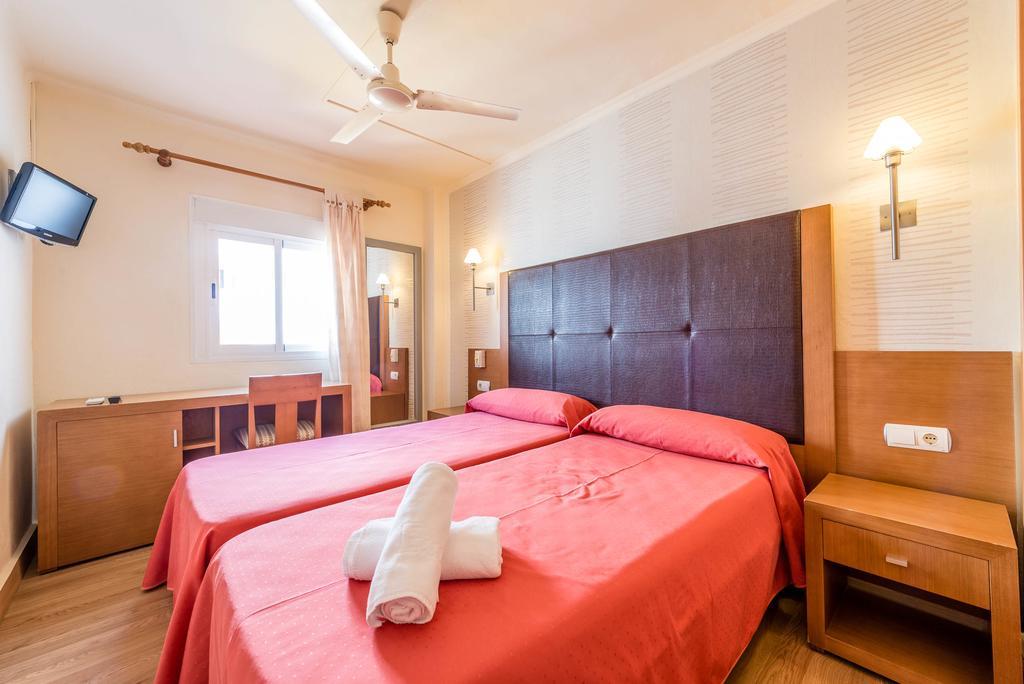 Hostal Residencia Europa Punico อิบิซาทาวน์ ภายนอก รูปภาพ