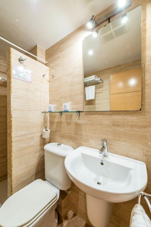 Hostal Residencia Europa Punico อิบิซาทาวน์ ภายนอก รูปภาพ