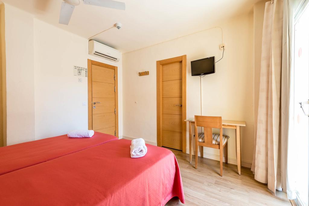 Hostal Residencia Europa Punico อิบิซาทาวน์ ภายนอก รูปภาพ