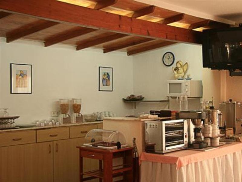 Hostal Residencia Europa Punico อิบิซาทาวน์ ภายนอก รูปภาพ