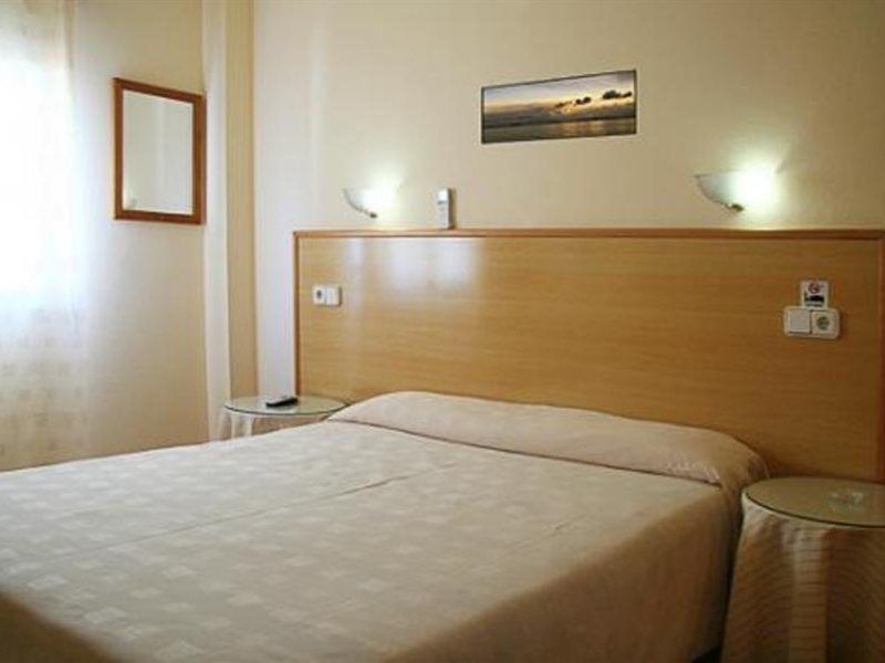 Hostal Residencia Europa Punico อิบิซาทาวน์ ภายนอก รูปภาพ