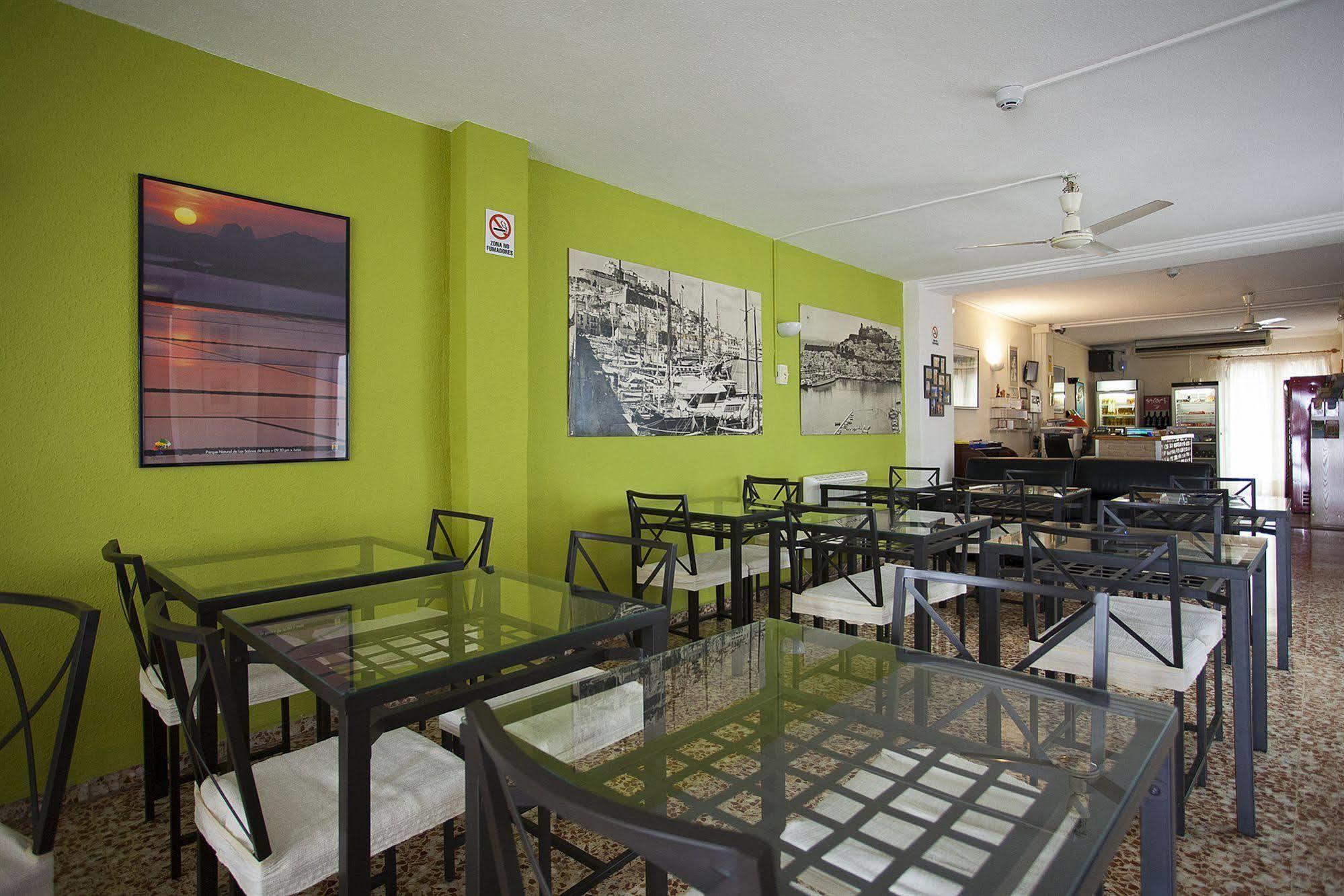 Hostal Residencia Europa Punico อิบิซาทาวน์ ภายนอก รูปภาพ